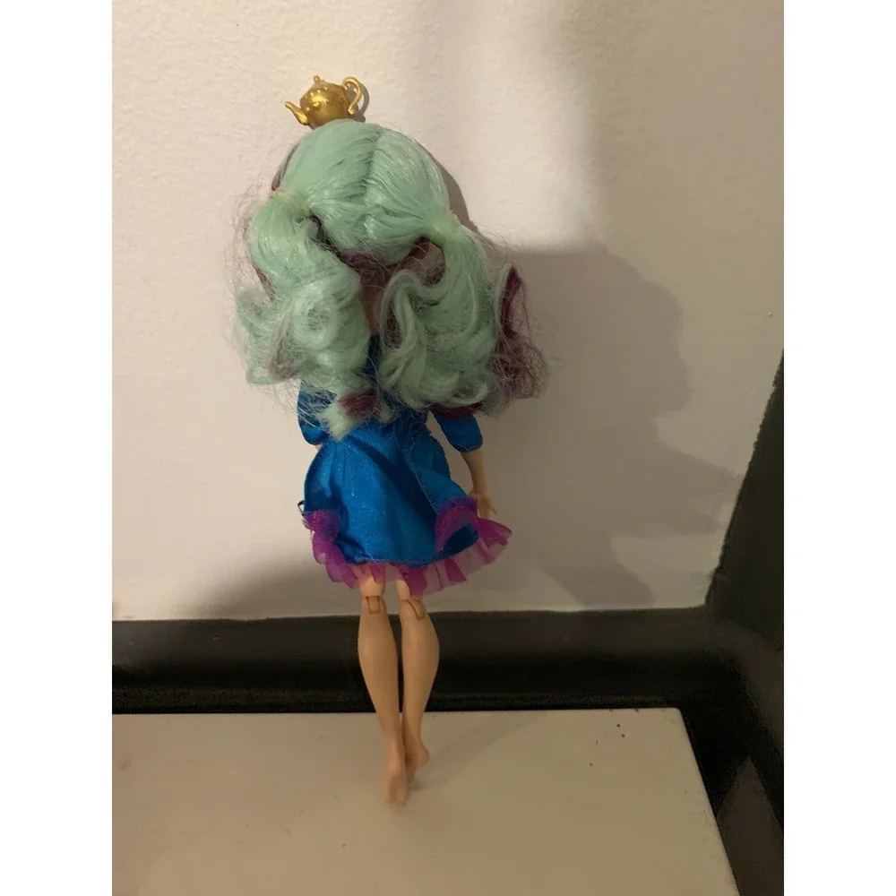 Ever After High Madeline Hatter Getting Fairest Nightgown Headband